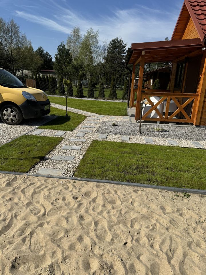 Działka rod Jeziórko Ustanówek, Główna