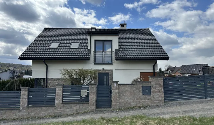 dom wolnostojący, 5 pokoi Bęczarka