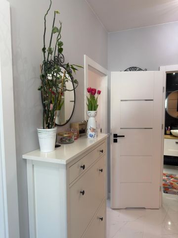 Mieszkanie 3-pokojowe Zamienie. Zdjęcie 4