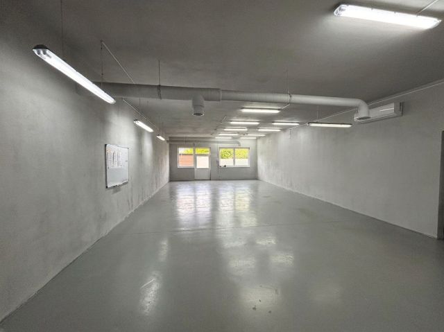 Hala/magazyn Wąwał, ul. Długa. Zdjęcie 4