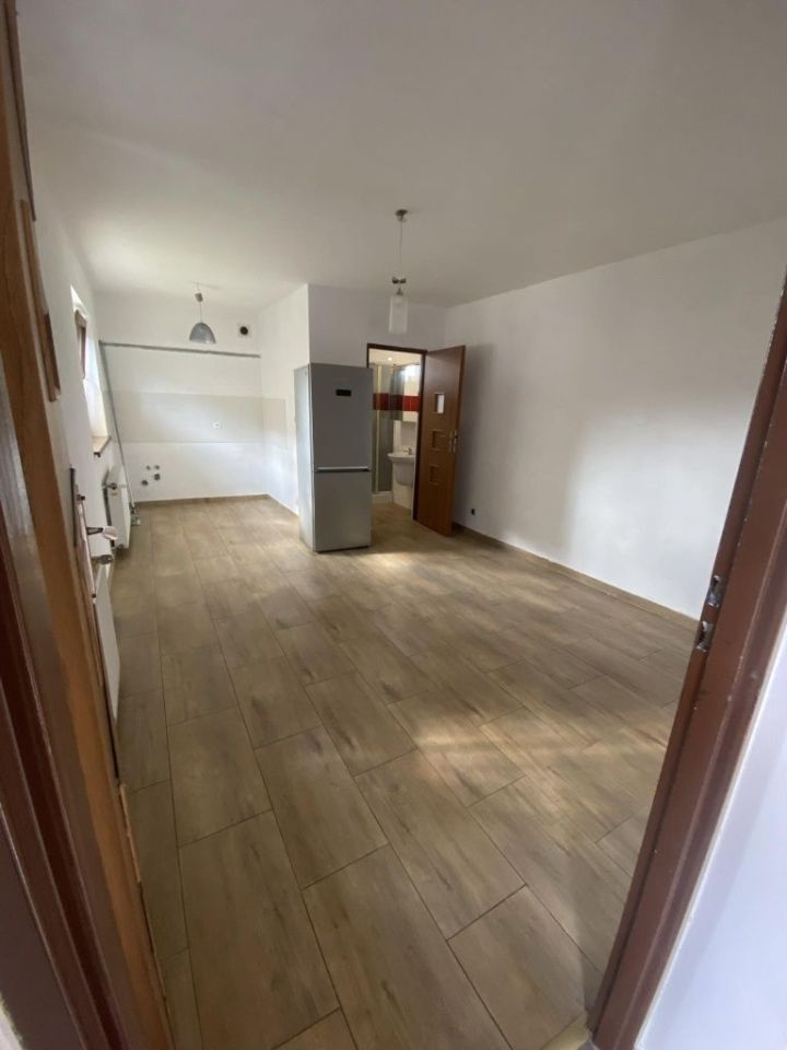 Mieszkanie 3-pokojowe Złoczew. Zdjęcie 3