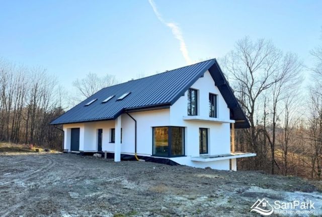 dom wolnostojący, 5 pokoi Sanoczek. Zdjęcie 1