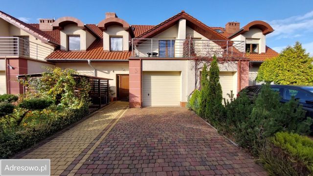 dom szeregowy, 5 pokoi Karwiany, ul. Wiśniowa. Zdjęcie 1