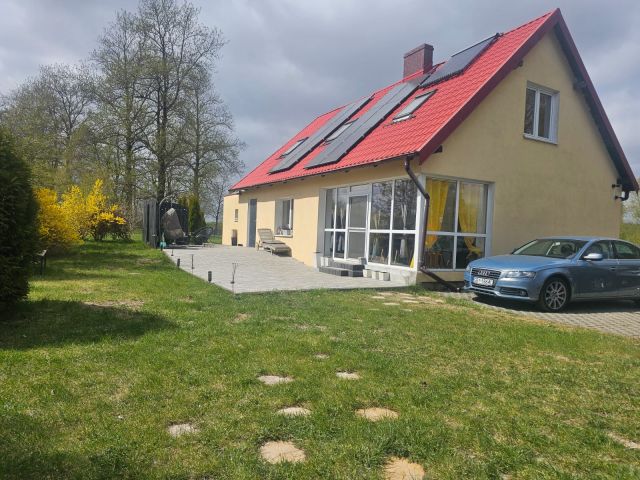 dom wolnostojący, 6 pokoi Ciemno. Zdjęcie 1