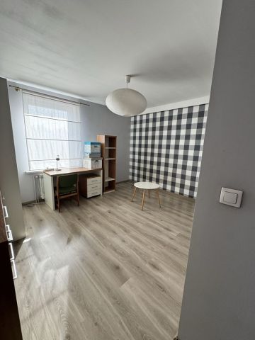 Mieszkanie 4-pokojowe Milicz. Zdjęcie 1