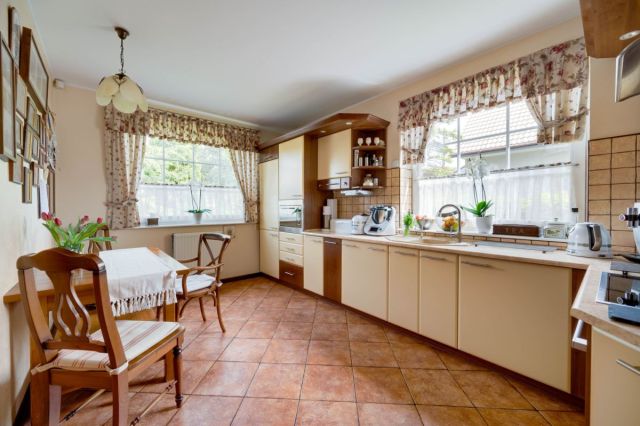 dom wolnostojący, 6 pokoi Rumia, ul. Kwiatowa. Zdjęcie 2