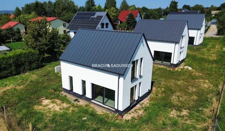 dom wolnostojący, 4 pokoje Ujazd