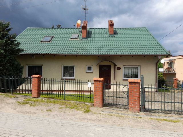 dom wolnostojący, 6 pokoi Charzykowy, ul. Różana. Zdjęcie 1