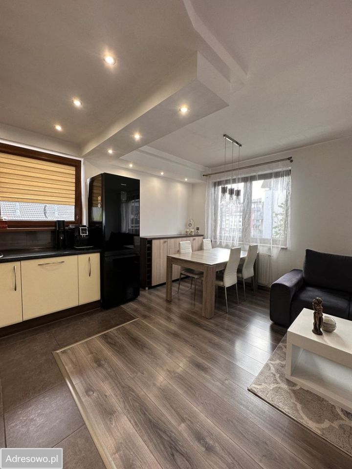 Mieszkanie 3-pokojowe Jelenia Góra Centrum, ul. 1 Maja. Zdjęcie 3