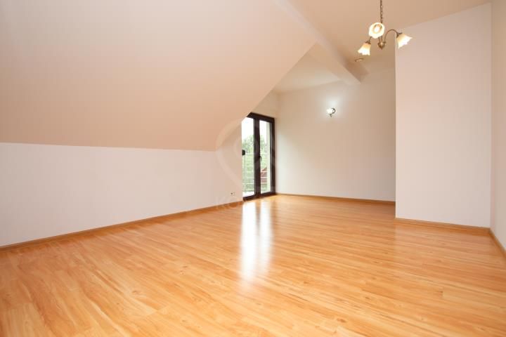 bliźniak, 6 pokoi Karwiany. Zdjęcie 9