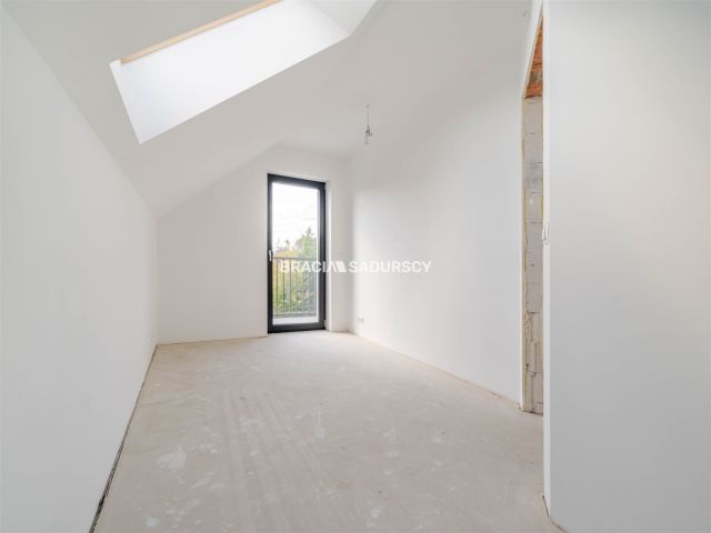 dom wolnostojący, 4 pokoje Koźmice Małe. Zdjęcie 24