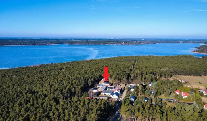 dom wolnostojący, 21 pokoi Karolinów