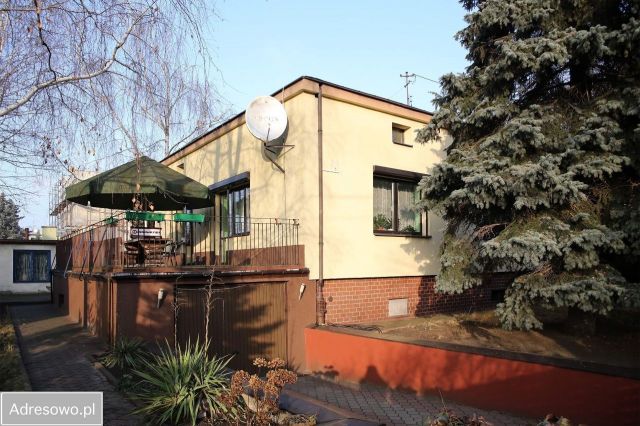 dom wolnostojący, 5 pokoi Łódź Bałuty, ul. Julianowska. Zdjęcie 1