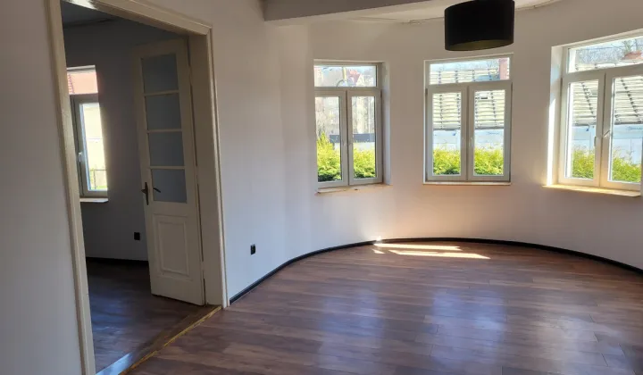 Mieszkanie 4-pokojowe Bardo