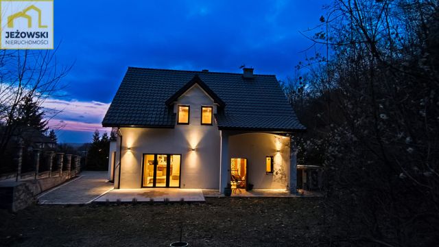 dom wolnostojący, 6 pokoi Janowiec. Zdjęcie 1