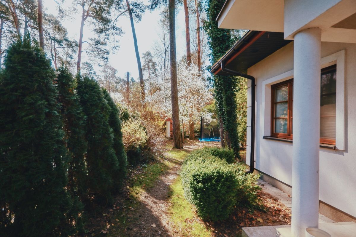 dom wolnostojący, 7 pokoi Podkowa Leśna, ul. Wiewiórek. Zdjęcie 4