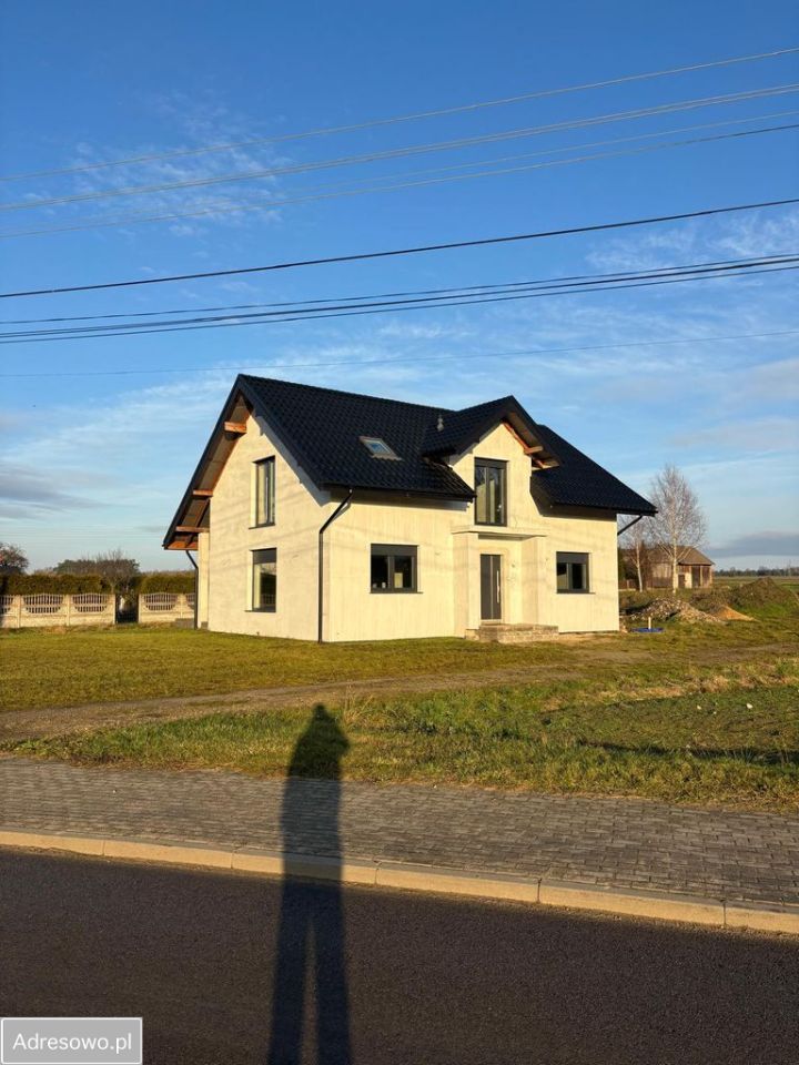 dom wolnostojący, 8 pokoi Ługi-Radły, ul. Szkolna