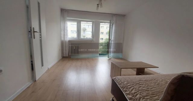 Mieszkanie 3-pokojowe Warszawa Włochy, ul. 1 Sierpnia. Zdjęcie 1