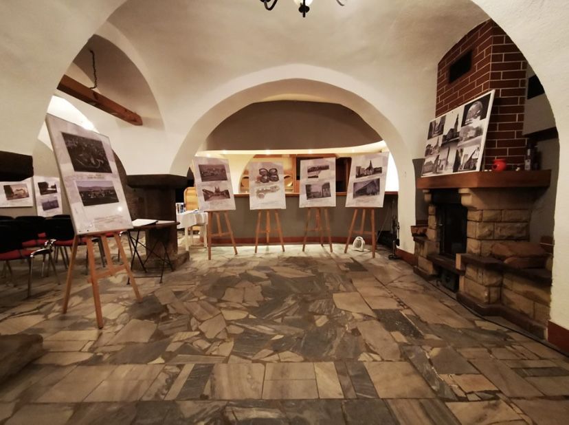 Lokal Otmuchów, rynek Rynek. Zdjęcie 2