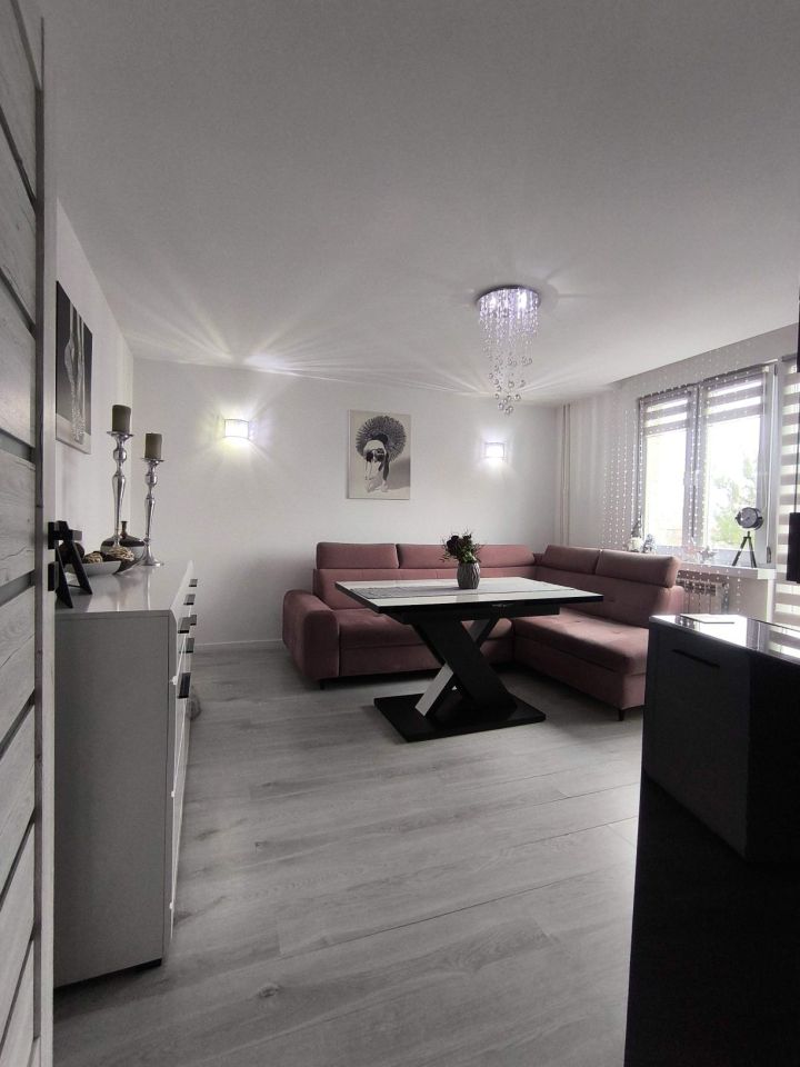 Mieszkanie 4-pokojowe Knurów. Zdjęcie 5