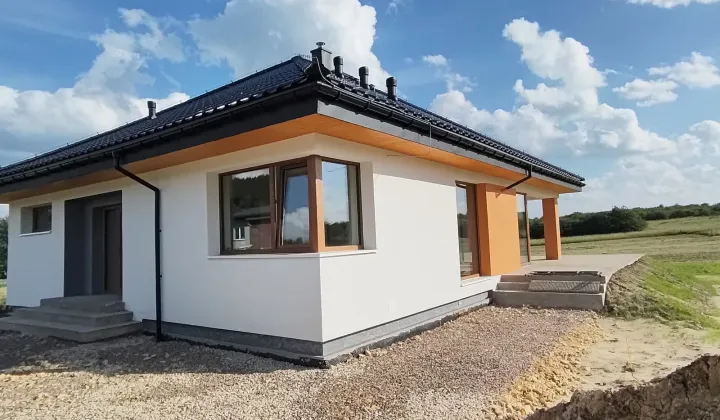 dom wolnostojący, 4 pokoje Luszowice, ul. 1 Maja