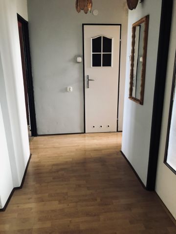 Mieszkanie 4-pokojowe Bolesławiec, ul. Konstantego Ildefonsa Gałczyńskiego. Zdjęcie 1