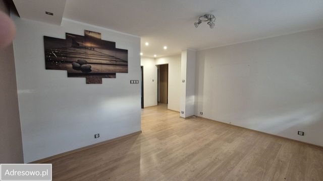 Mieszkanie 3-pokojowe Tomaszów Mazowiecki, ul. gen. Władysława Sikorskiego. Zdjęcie 1