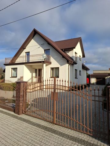 dom wolnostojący Ostrowiec Świętokrzyski, ul. Stanisława Wyspiańskiego. Zdjęcie 1