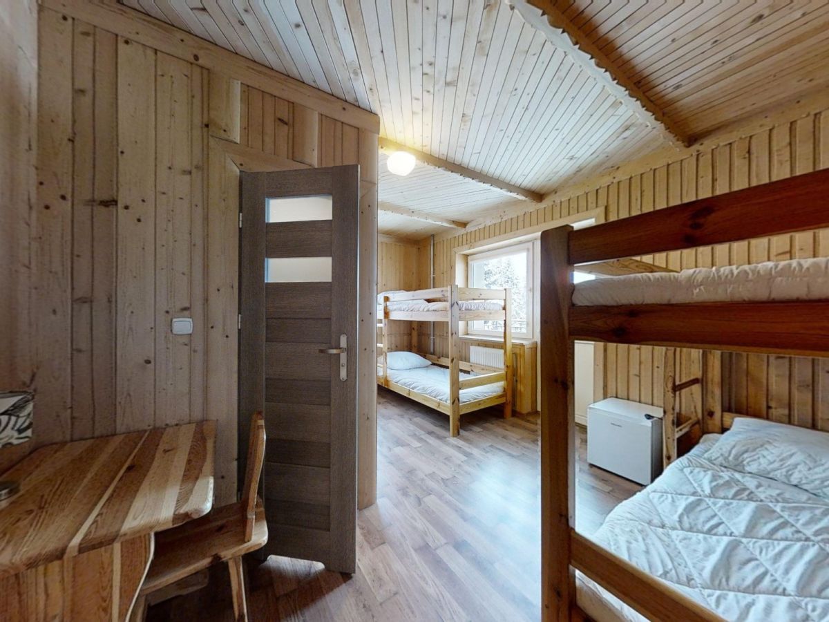 dom wolnostojący, 9 pokoi Małe Ciche. Zdjęcie 5