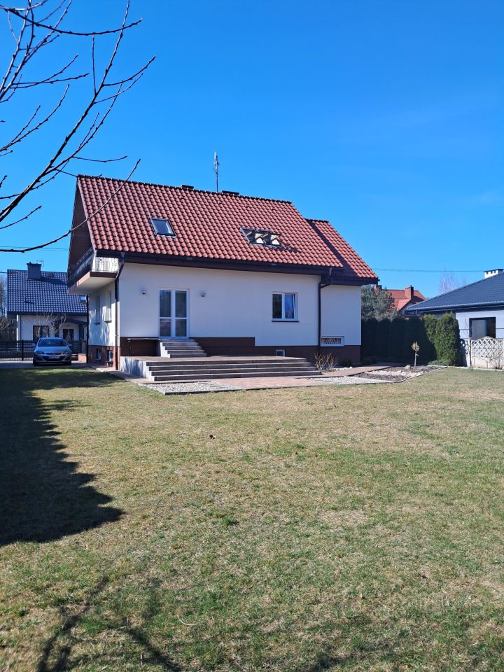 dom wolnostojący, 5 pokoi Dąbrówka-Ług, ul. Bajkowa. Zdjęcie 2