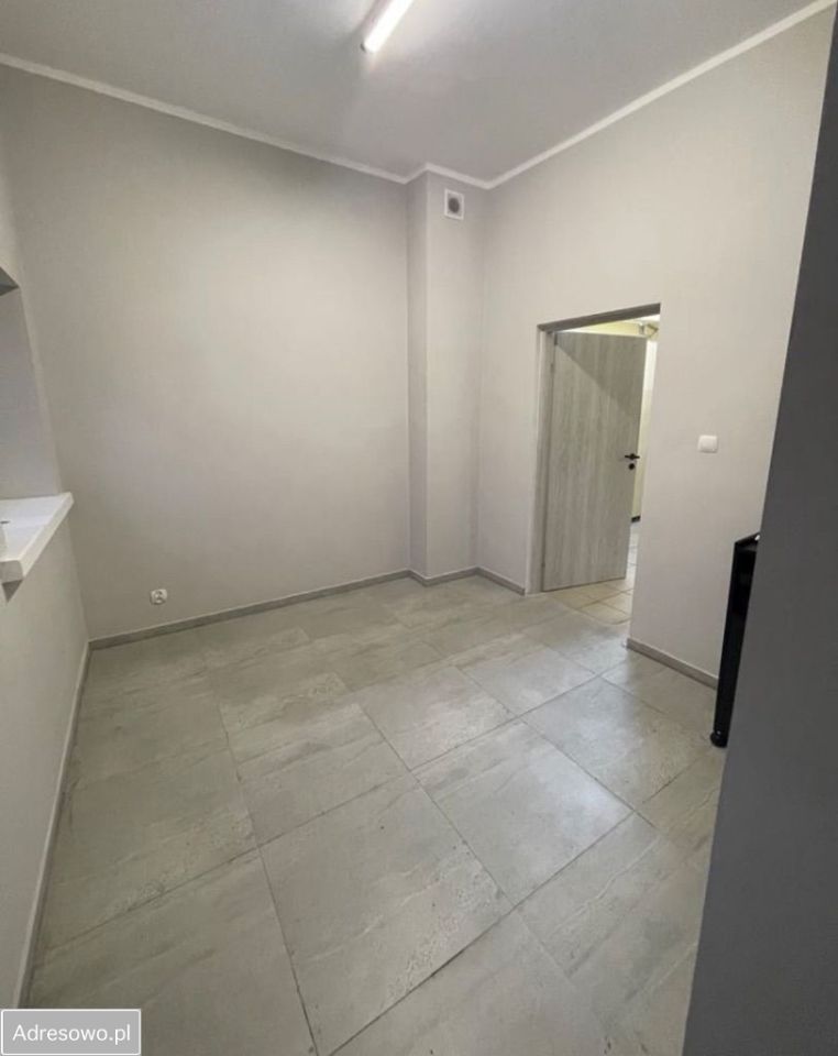 Hala/magazyn Świecie. Zdjęcie 2