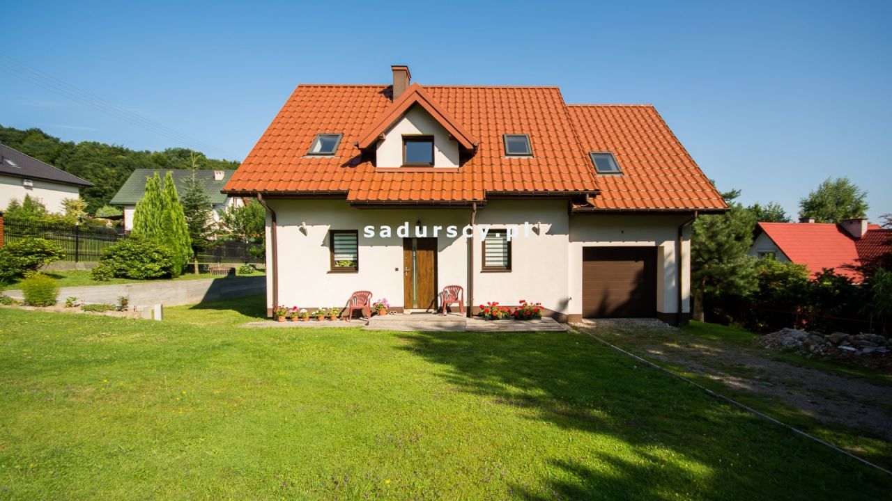 dom wolnostojący, 5 pokoi Hucisko. Zdjęcie 1