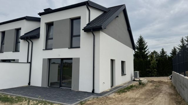 bliźniak, 4 pokoje Jakubowice Konińskie-Kolonia. Zdjęcie 2