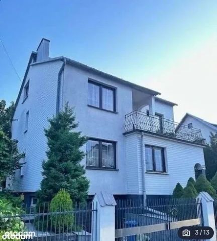 dom wolnostojący, 4 pokoje Miechów Centrum, os. Stefana Żeromskiego. Zdjęcie 1