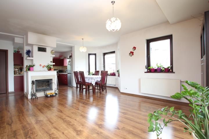 bliźniak, 6 pokoi Karwiany. Zdjęcie 6