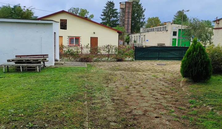 Hala/magazyn Trzeszczany Pierwsze