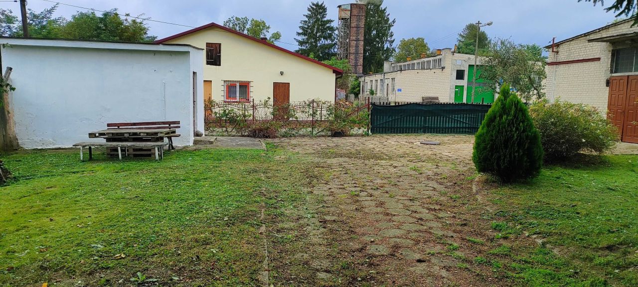 Hala/magazyn Trzeszczany Pierwsze