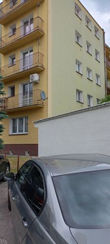 Mieszkanie 3-pokojowe Starachowice. Zdjęcie 1