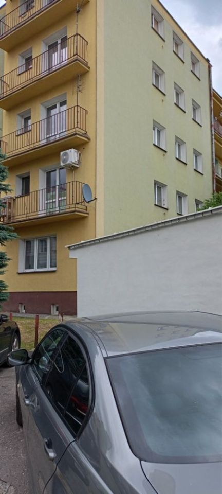 Mieszkanie 3-pokojowe Starachowice. Zdjęcie 1