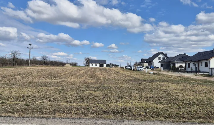 Działka budowlana Skrzynki, ul. św. Huberta