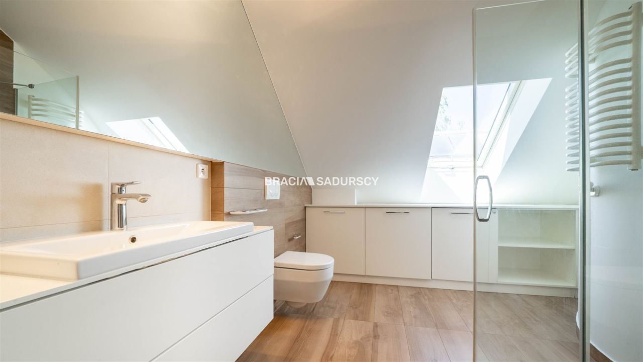 Mieszkanie 4-pokojowe Brzyczyna. Zdjęcie 8