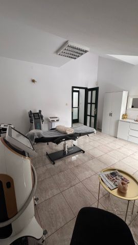 Lokal Kraków Zwierzyniec, ul. Królowej Jadwigi. Zdjęcie 1