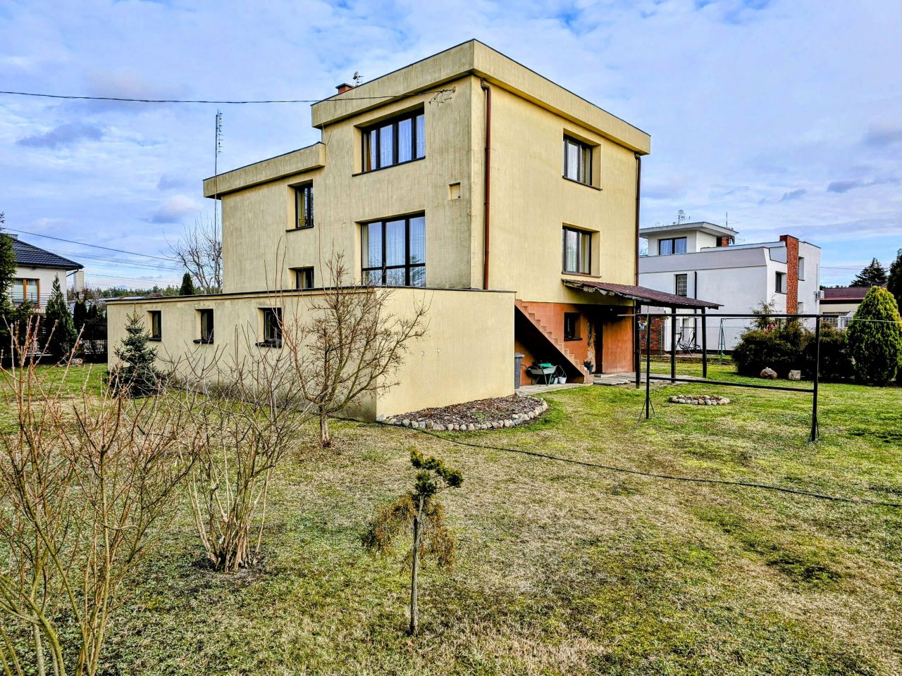 dom wolnostojący, 7 pokoi Stanisławów Drugi, ul. Wolska. Zdjęcie 2