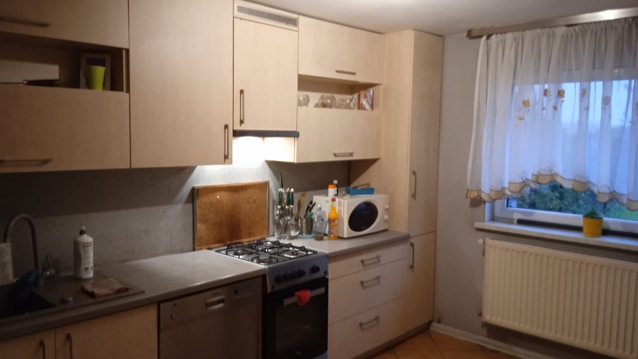 dom wolnostojący, 3 pokoje Petrykozy. Zdjęcie 18