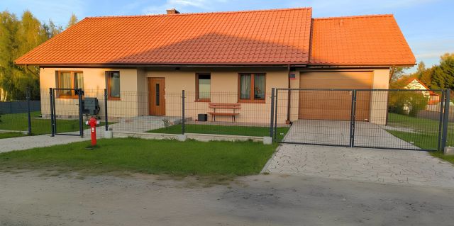 dom wolnostojący, 4 pokoje Butryny. Zdjęcie 1