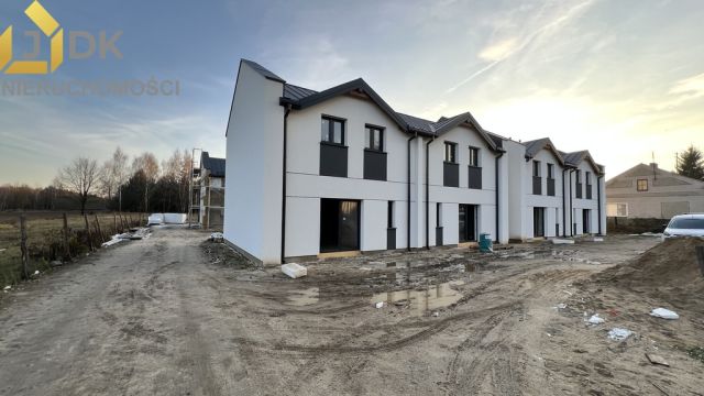 Mieszkanie 4-pokojowe Nowe Mostki. Zdjęcie 2