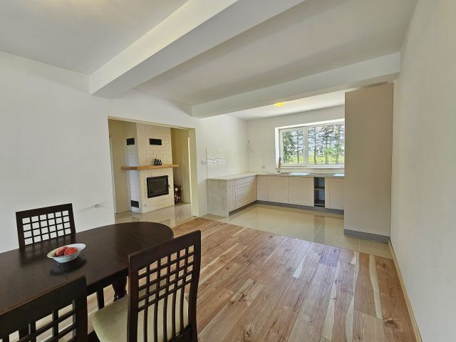 dom wolnostojący, 5 pokoi Karniewek. Zdjęcie 1