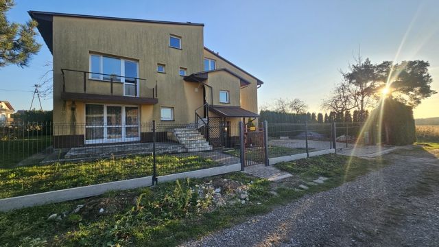 dom wolnostojący, 6 pokoi Krasne Zagumnia. Zdjęcie 1