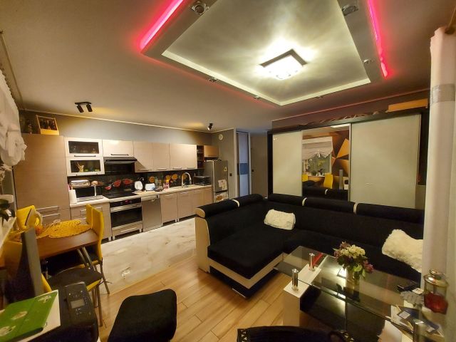 Mieszkanie 4-pokojowe Jarocin. Zdjęcie 1