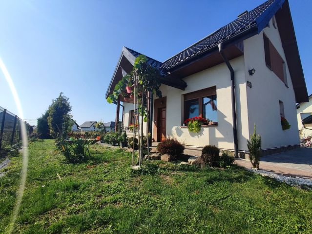 dom wolnostojący, 4 pokoje Niepołomice, ul. Topolowa. Zdjęcie 1